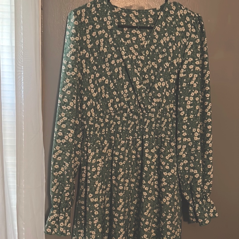 Women’s dress - Picture 2 of 7